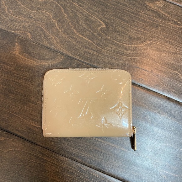 Louis Vuitton Handbags - LOUIS VUITTON MONOGRAM VERNIS ZIPPY CARD HOLDER